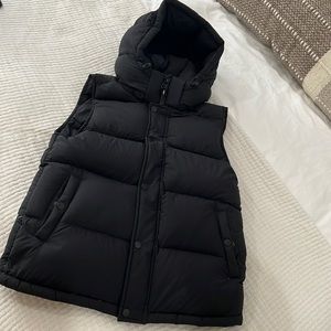 ARITZIA TNA Super Puff Vest